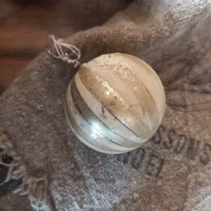Oude Glazen Kerstbal | Zilver/Creme ( K010 )