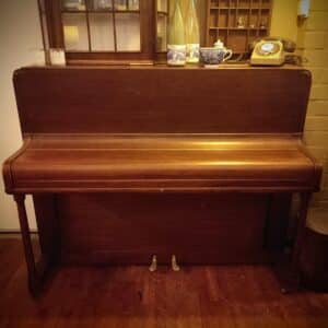 Oude Houten London Piano
