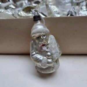 Oude Kerstman/Kerstbal | Glas/Zilver versierd met Wit Glasgruis 7,5cm (82)