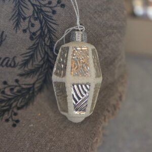 Oude Glazen Kerstbal Lantaarn Zilver Wit Gesuikerd 7,5cm (79)