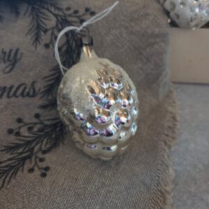 Oude Glazen Kerstbal Druiventrosje Zilver Wit Gesuikerd 7,5cm (79)