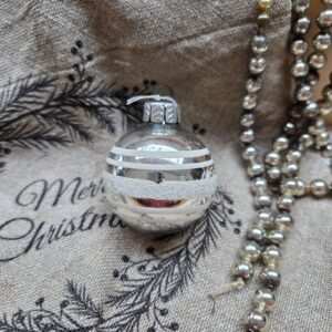 Glazen Kerstbal | Zilver/Wit Geverfd/Gesuikerd | 5,5cm (82)