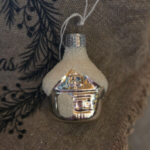 Glazen Kerstbal Huisje Zilver Wit Gesuikerd 6cm (79)